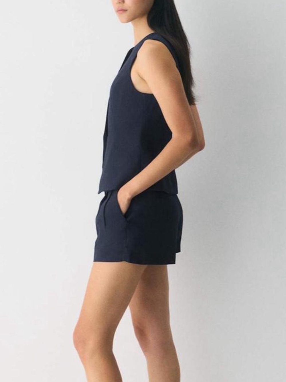 Aritzia Wilfred Regal Vest - Crepette in Admiral Navy. Size 4. - Picture 3 of 7